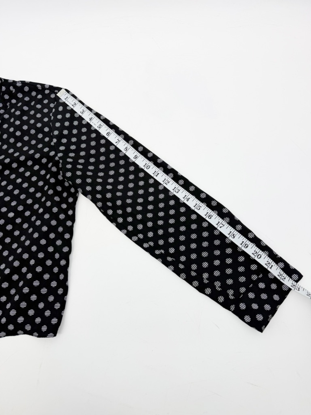 Chico’s Black & White Polka Dot Tie Front Blouse Size 0 Small - Picture 7 of 9